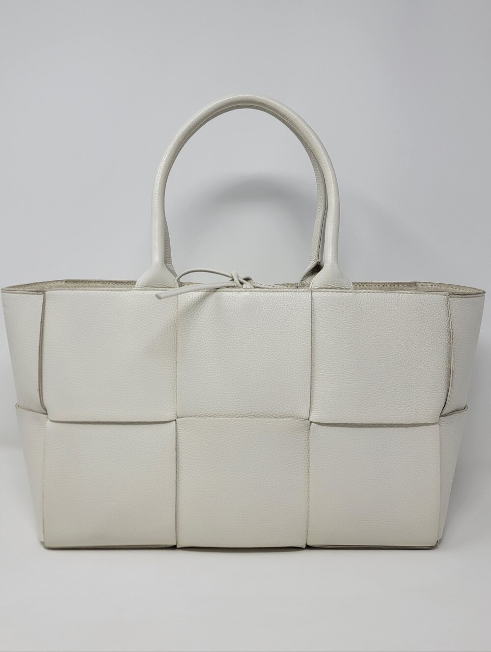 BOTTEGA VENETA Arco Maxi Intrecciato Woven Leather Tote Bag - Picture 10 of 10